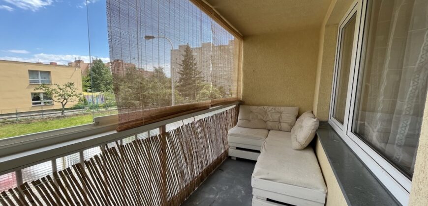 1+kk 26 m2 /L s výhledem do klidné ulice a zeleně P8-Lešenská ul.