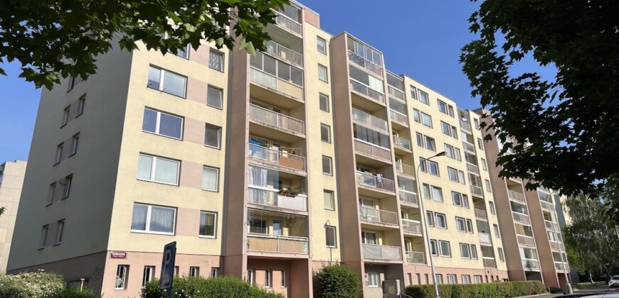 1+kk 26 m2 /L s výhledem do klidné ulice a zeleně P8-Lešenská ul.