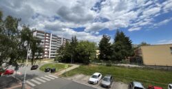 1+kk 26 m2 /L s výhledem do klidné ulice a zeleně P8-Lešenská ul.