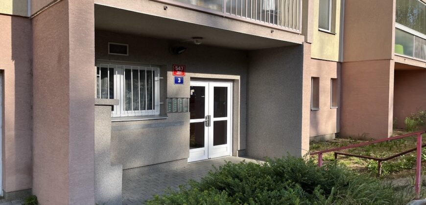 1+kk 26 m2 /L s výhledem do klidné ulice a zeleně P8-Lešenská ul.