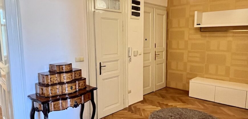 Krásný prostorný 3+kk+šatna  87m2,  v domě z období secese, se zahradou, reprezentativní lokalita P2 Vinohrady – Slovenská ul.