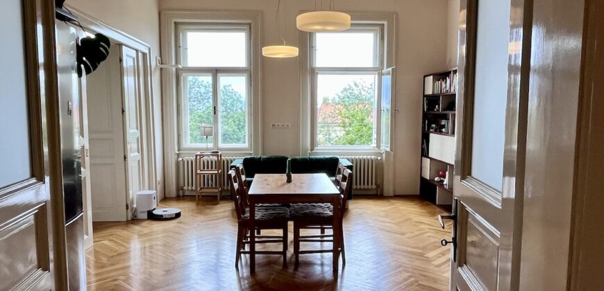 Krásný prostorný 3+kk+šatna  87m2,  v domě z období secese, se zahradou, reprezentativní lokalita P2 Vinohrady – Slovenská ul.