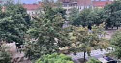 Krásný prostorný 3+kk+šatna  87m2,  v domě z období secese, se zahradou, reprezentativní lokalita P2 Vinohrady – Slovenská ul.