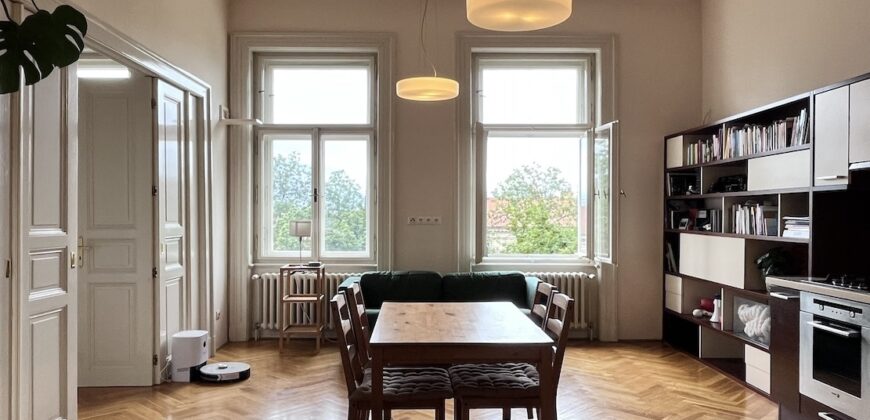 Krásný prostorný 3+kk+šatna  87m2,  v domě z období secese, se zahradou, reprezentativní lokalita P2 Vinohrady – Slovenská ul.