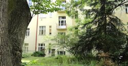 Krásný prostorný 3+kk+šatna  87m2,  v domě z období secese, se zahradou, reprezentativní lokalita P2 Vinohrady – Slovenská ul.