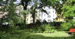 Krásný prostorný 3+kk+šatna  87m2,  v domě z období secese, se zahradou, reprezentativní lokalita P2 Vinohrady – Slovenská ul.