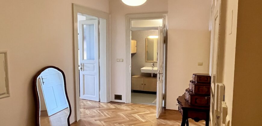 Krásný prostorný 3+kk+šatna  87m2,  v domě z období secese, se zahradou, reprezentativní lokalita P2 Vinohrady – Slovenská ul.