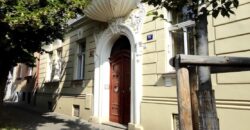 Krásný prostorný 3+kk+šatna  87m2,  v domě z období secese, se zahradou, reprezentativní lokalita P2 Vinohrady – Slovenská ul.